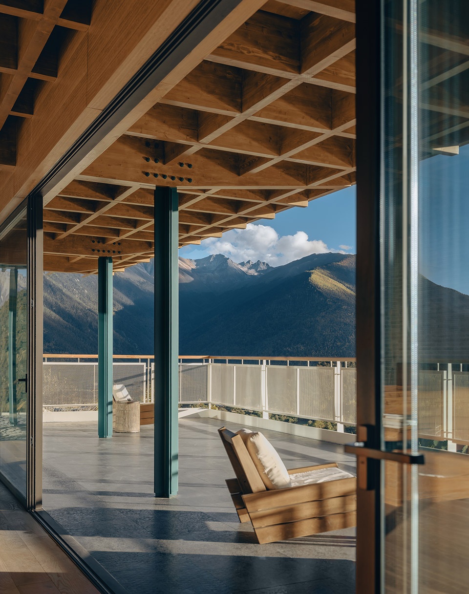 kawagebo snow mountain hotel by moguang studio