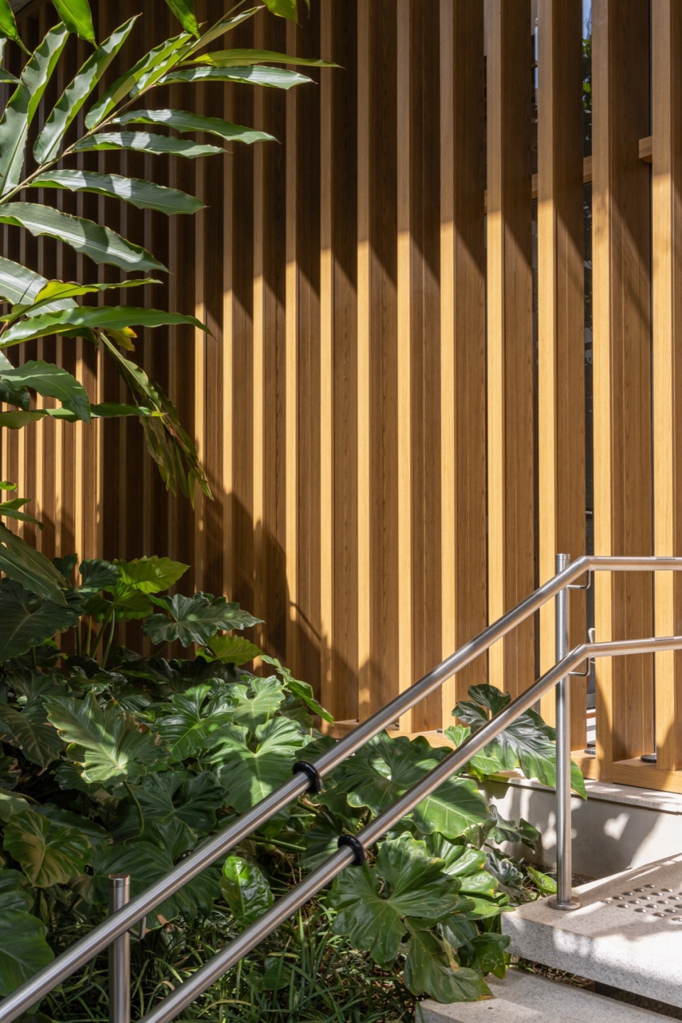 Leopoldo 1201 Building Landscaping by aflalo gasperini arquitetos