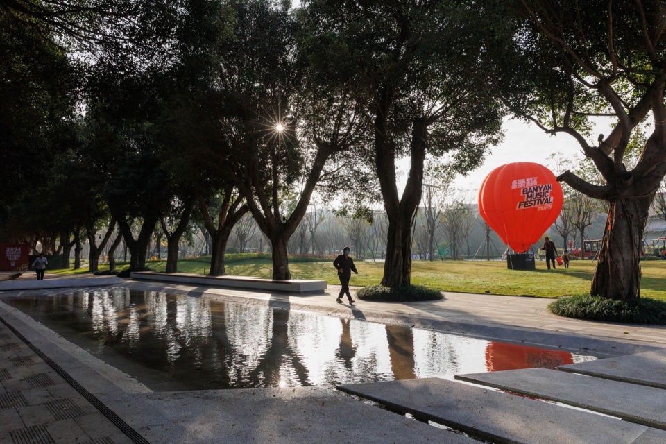 Guangzhou Huangpu New Town 101 Banyan Park by ROXin Design