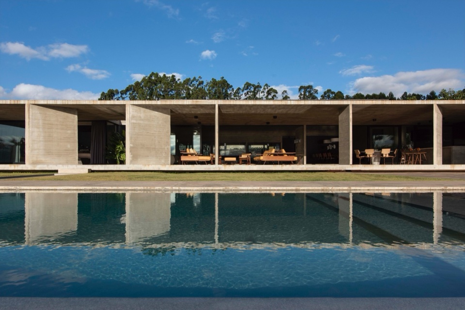CASA PAULA by Luciano Kruk Arquitectos