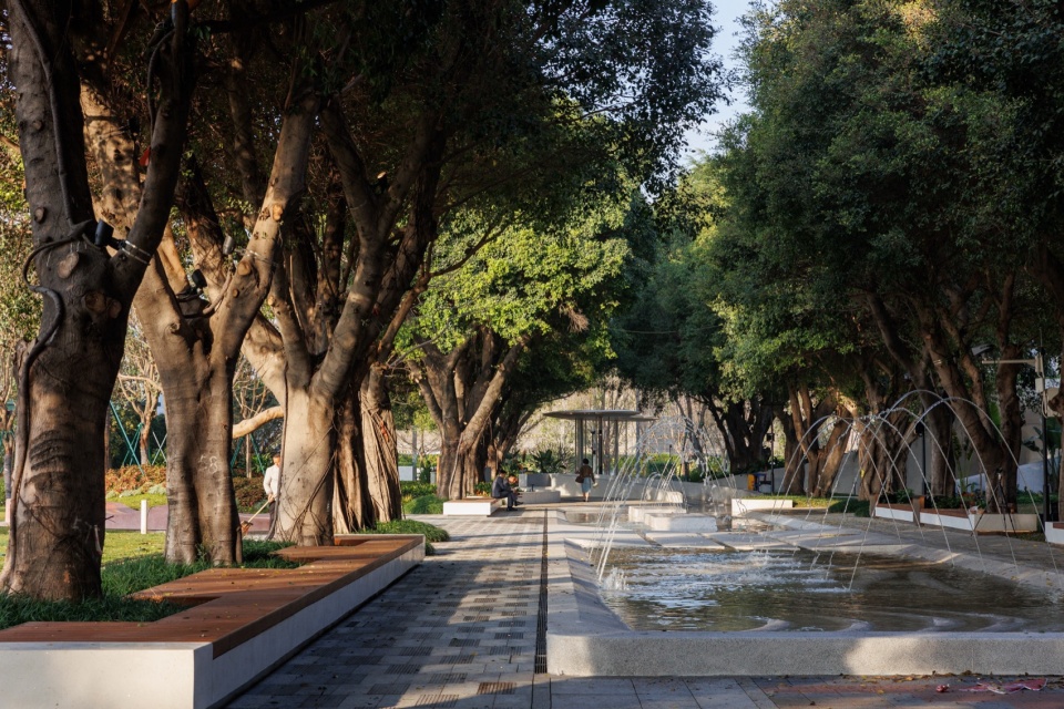 Guangzhou Huangpu New Town 101 Banyan Park by ROXin Design