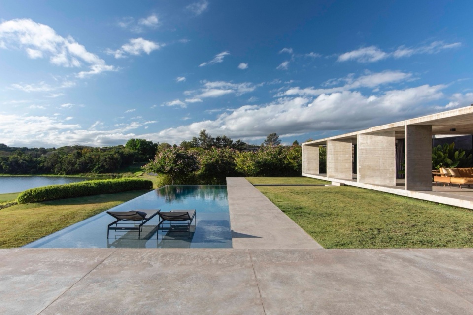 CASA PAULA by Luciano Kruk Arquitectos