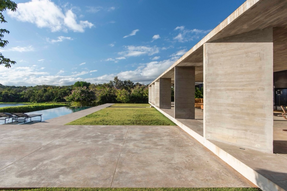 CASA PAULA by Luciano Kruk Arquitectos