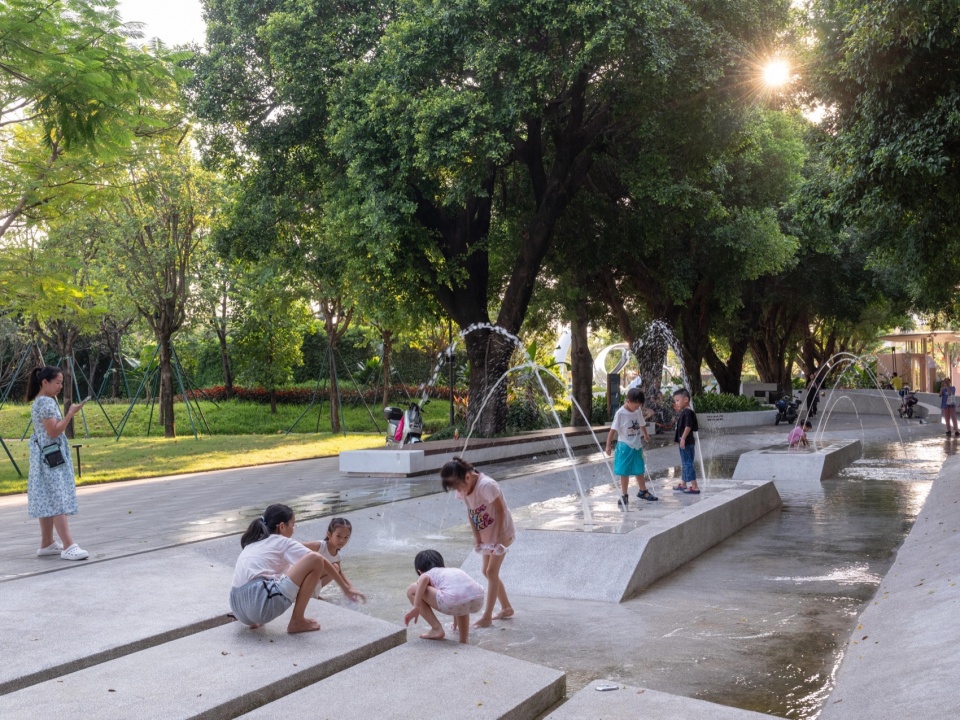 Guangzhou Huangpu New Town 101 Banyan Park by ROXin Design