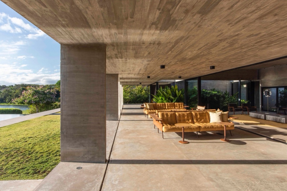 CASA PAULA by Luciano Kruk Arquitectos