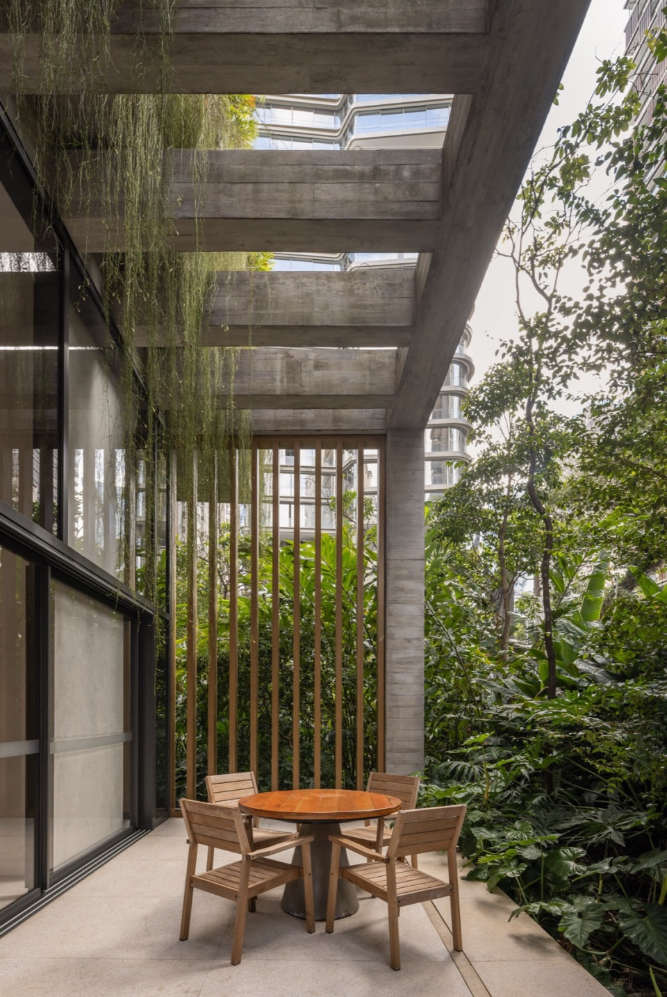 Leopoldo 1201 Building Landscaping by aflalo gasperini arquitetos