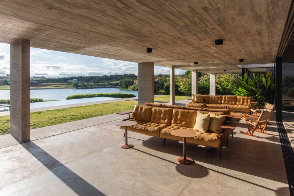 CASA PAULA by Luciano Kruk Arquitectos