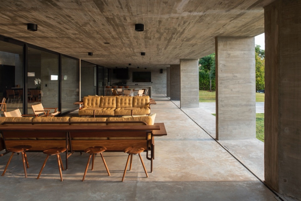 CASA PAULA by Luciano Kruk Arquitectos