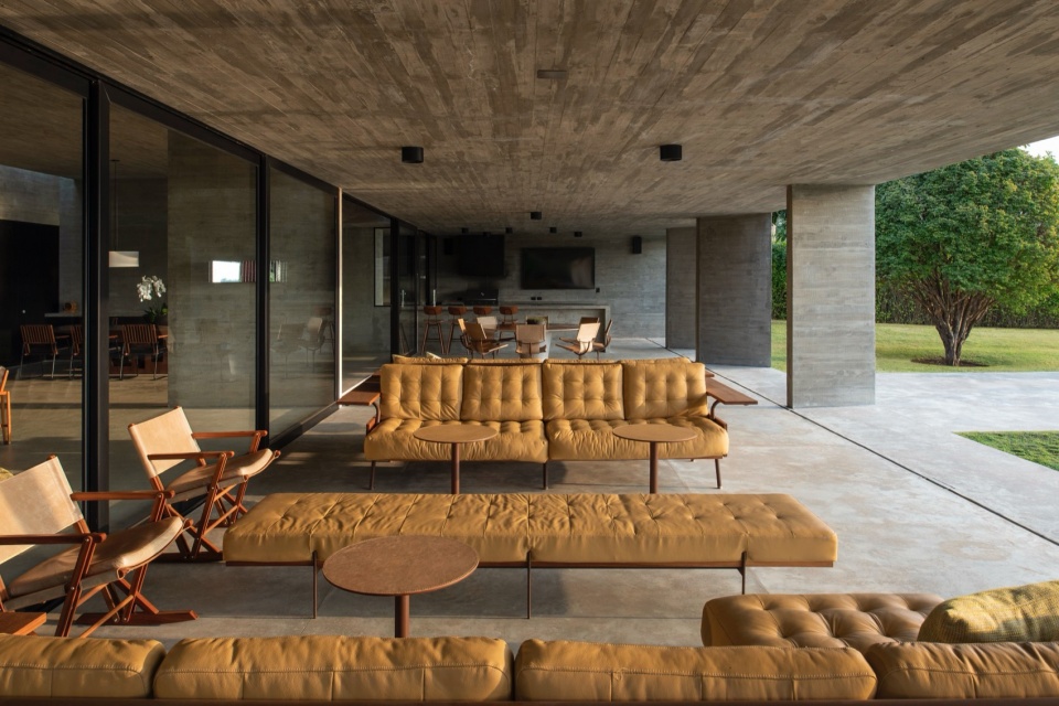 CASA PAULA by Luciano Kruk Arquitectos