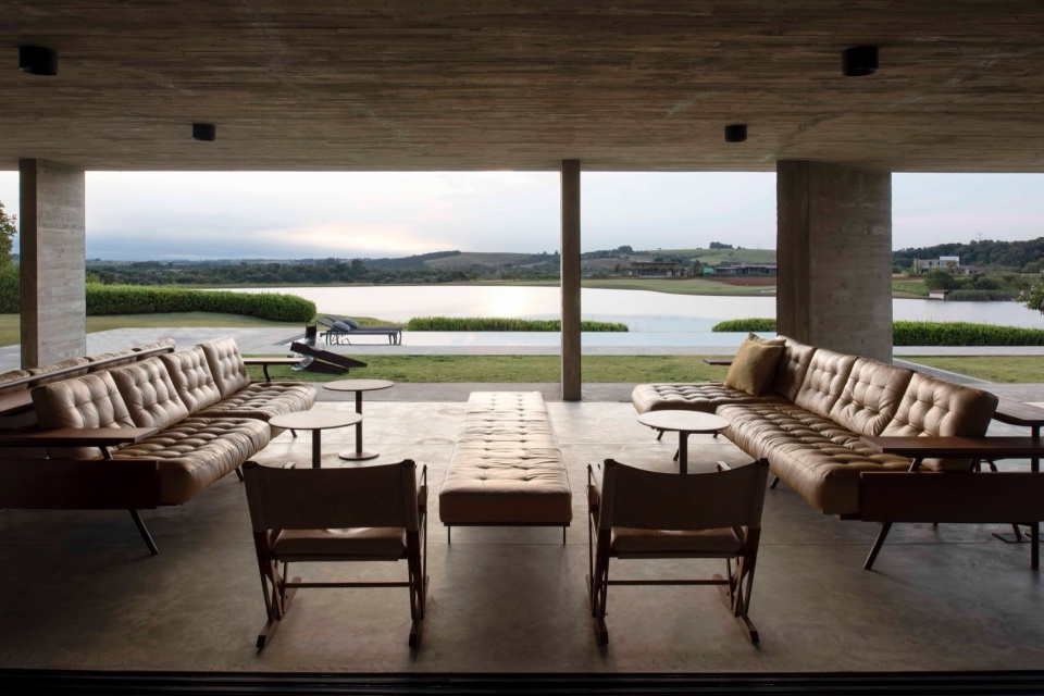 CASA PAULA by Luciano Kruk Arquitectos