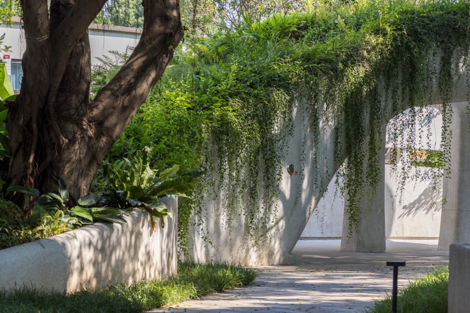 Guangzhou Huangpu New Town 101 Banyan Park by ROXin Design