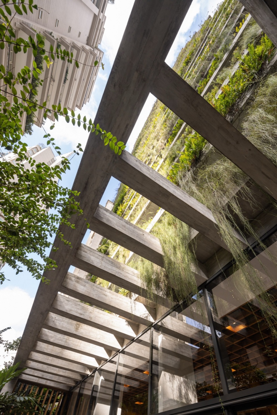 Leopoldo 1201 Building Landscaping by aflalo gasperini arquitetos