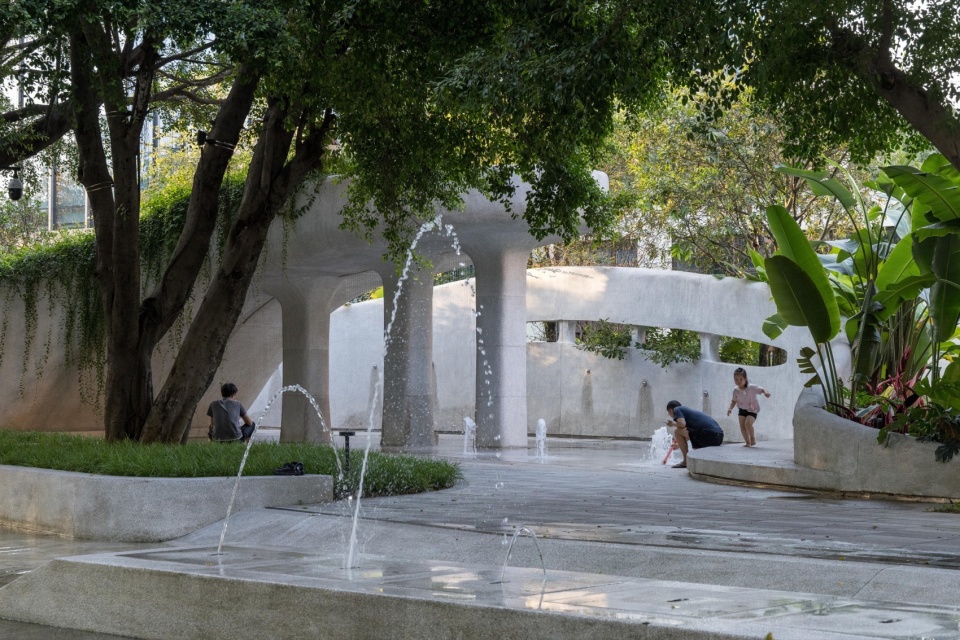 Guangzhou Huangpu New Town 101 Banyan Park by ROXin Design