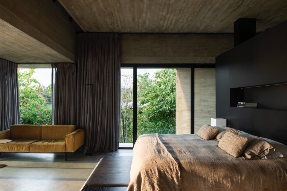 CASA PAULA by Luciano Kruk Arquitectos