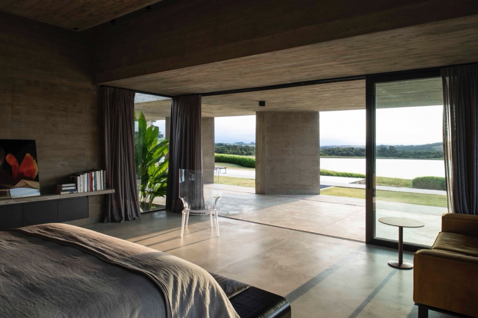 CASA PAULA by Luciano Kruk Arquitectos