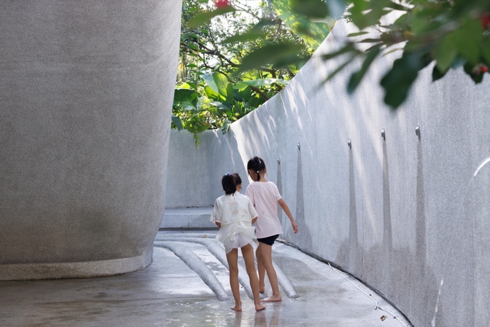 Guangzhou Huangpu New Town 101 Banyan Park by ROXin Design