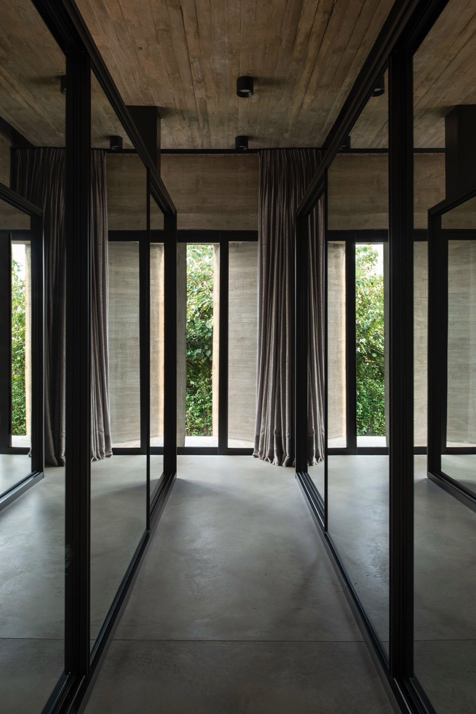 CASA PAULA by Luciano Kruk Arquitectos