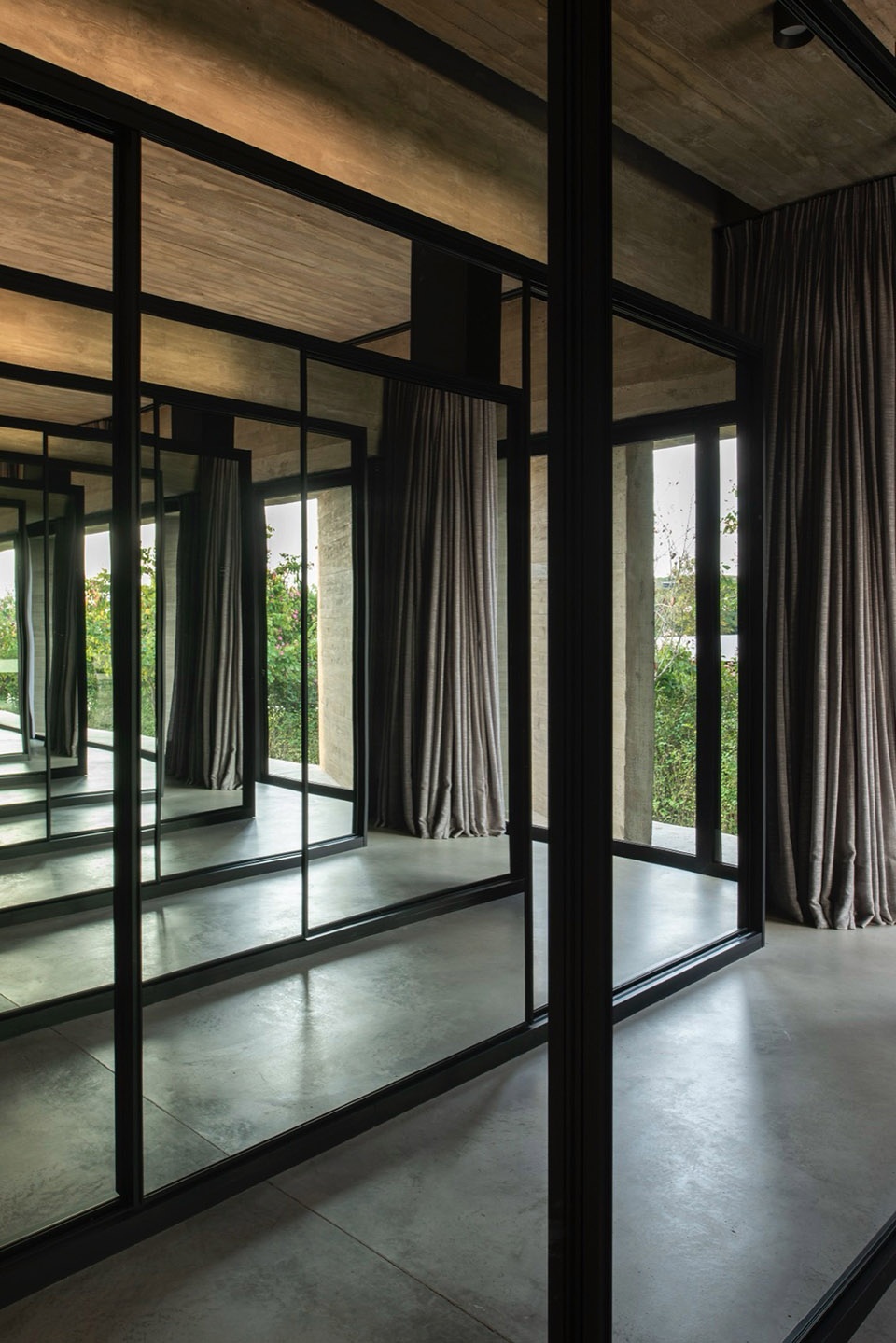 CASA PAULA by Luciano Kruk Arquitectos