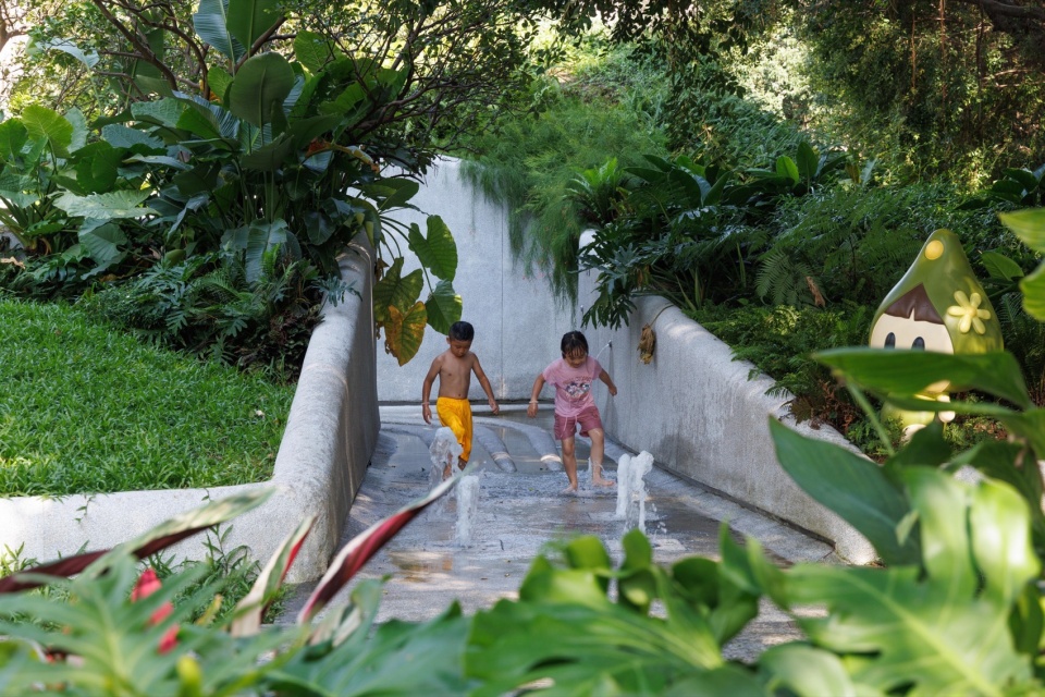 Guangzhou Huangpu New Town 101 Banyan Park by ROXin Design