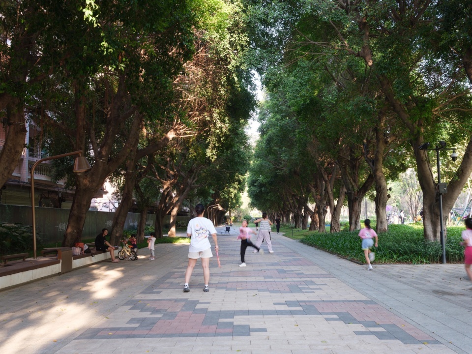 Guangzhou Huangpu New Town 101 Banyan Park by ROXin Design
