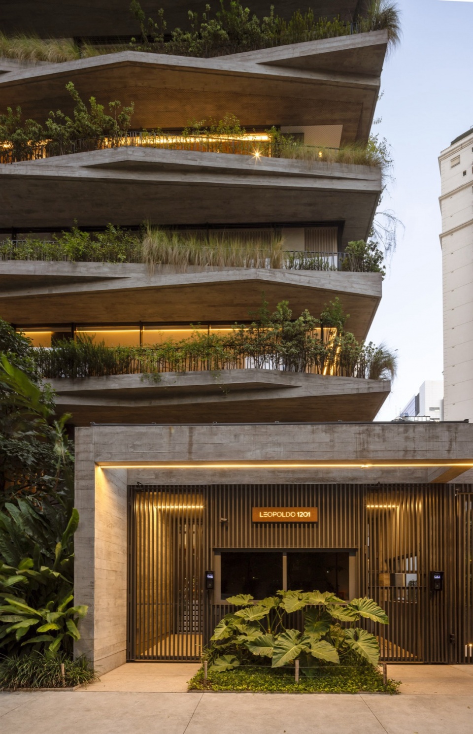 Leopoldo 1201 Building Landscaping by aflalo gasperini arquitetos