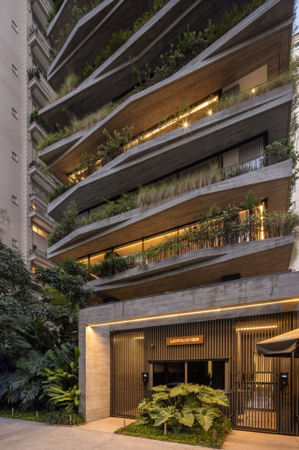 Leopoldo 1201 Building Landscaping by aflalo gasperini arquitetos