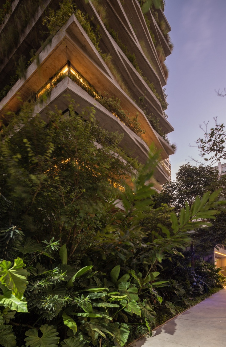 Leopoldo 1201 Building Landscaping by aflalo gasperini arquitetos
