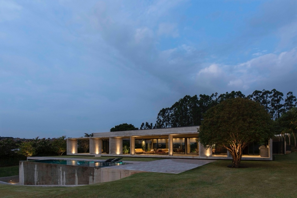 CASA PAULA by Luciano Kruk Arquitectos