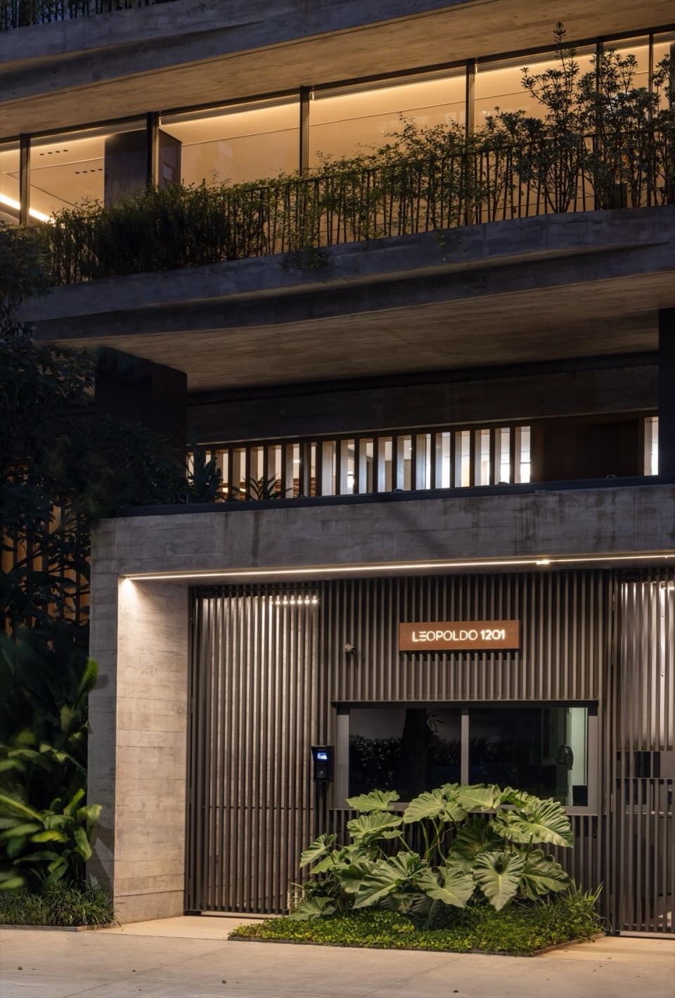 Leopoldo 1201 Building Landscaping by aflalo gasperini arquitetos