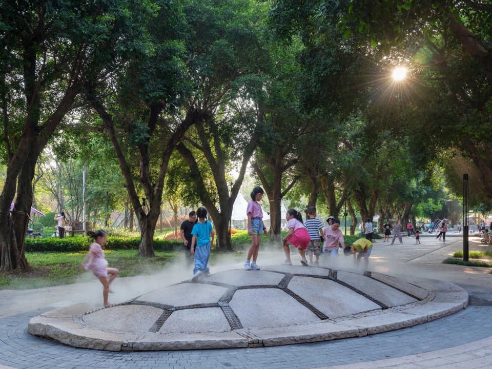 Guangzhou Huangpu New Town 101 Banyan Park by ROXin Design