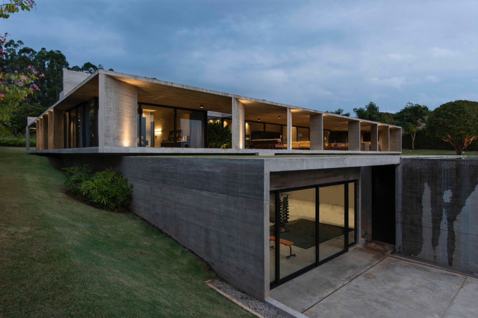 CASA PAULA by Luciano Kruk Arquitectos