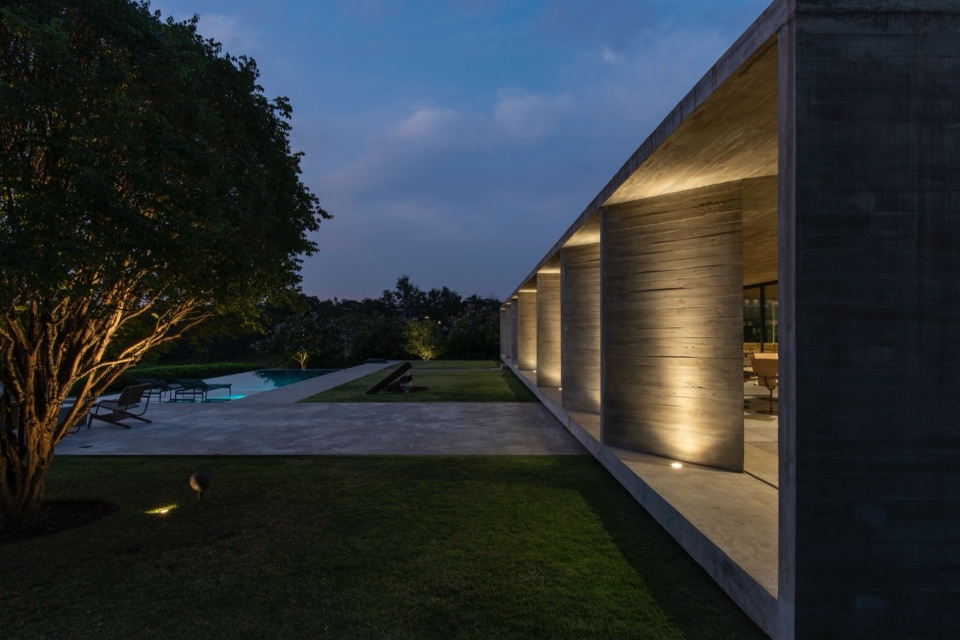 CASA PAULA by Luciano Kruk Arquitectos
