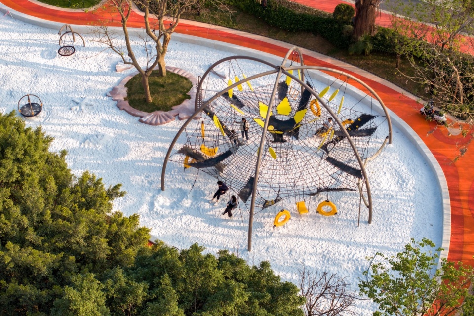 Guangzhou Huangpu New Town 101 Banyan Park by ROXin Design