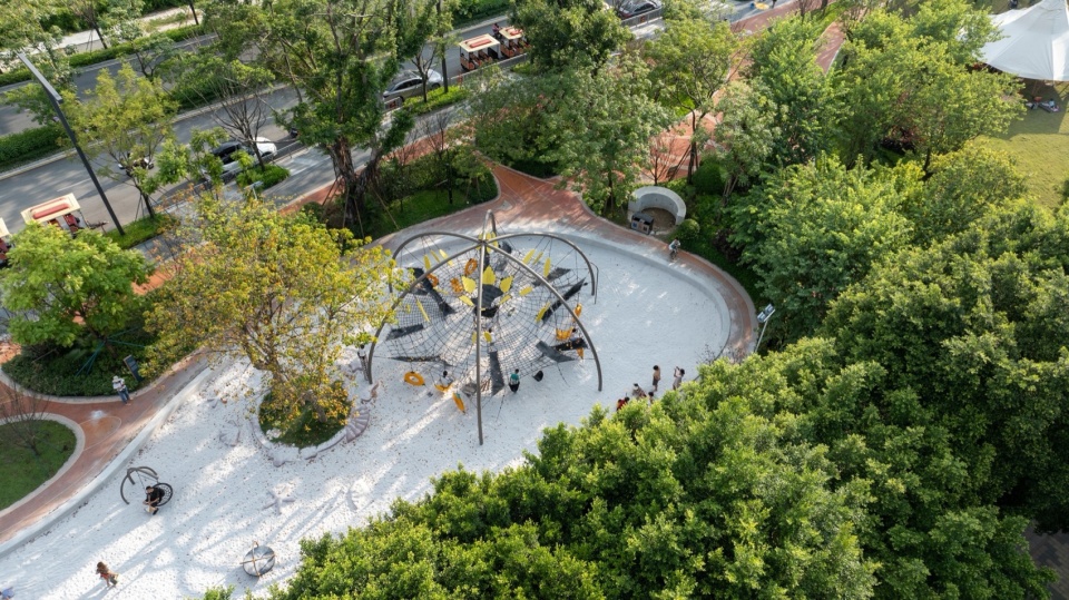 Guangzhou Huangpu New Town 101 Banyan Park by ROXin Design