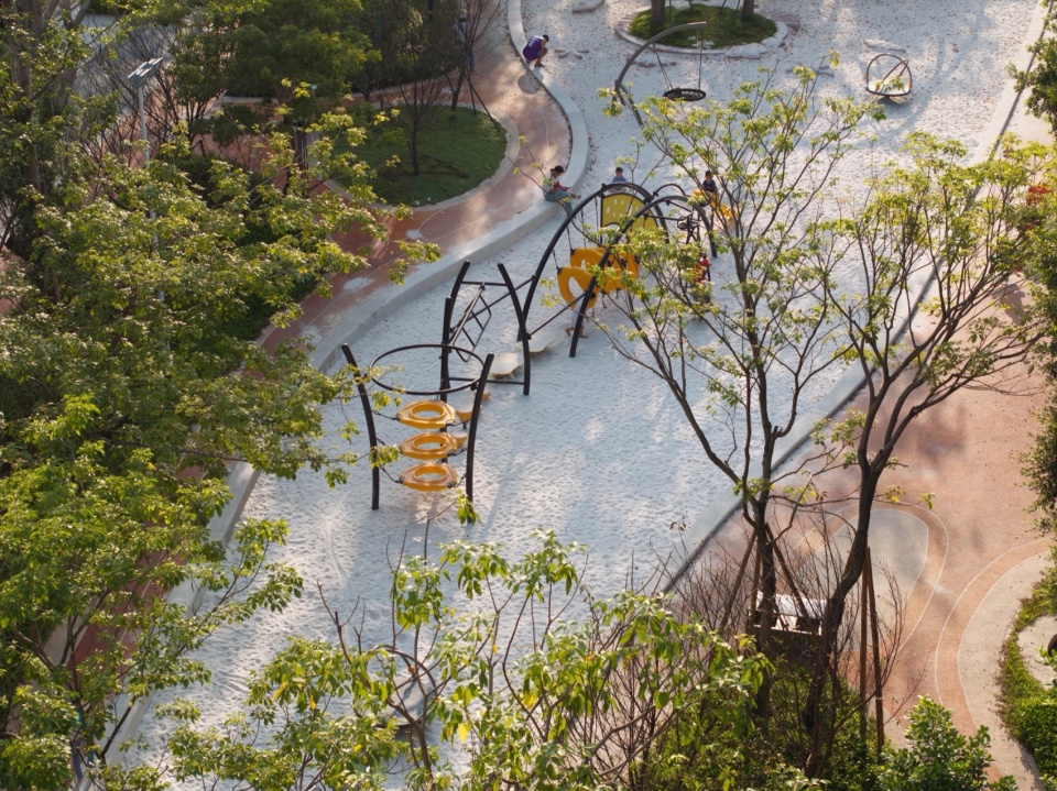 Guangzhou Huangpu New Town 101 Banyan Park by ROXin Design