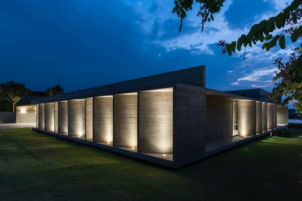 CASA PAULA by Luciano Kruk Arquitectos