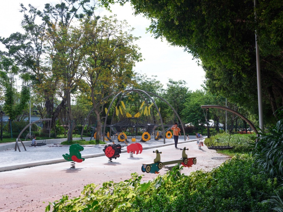 Guangzhou Huangpu New Town 101 Banyan Park by ROXin Design