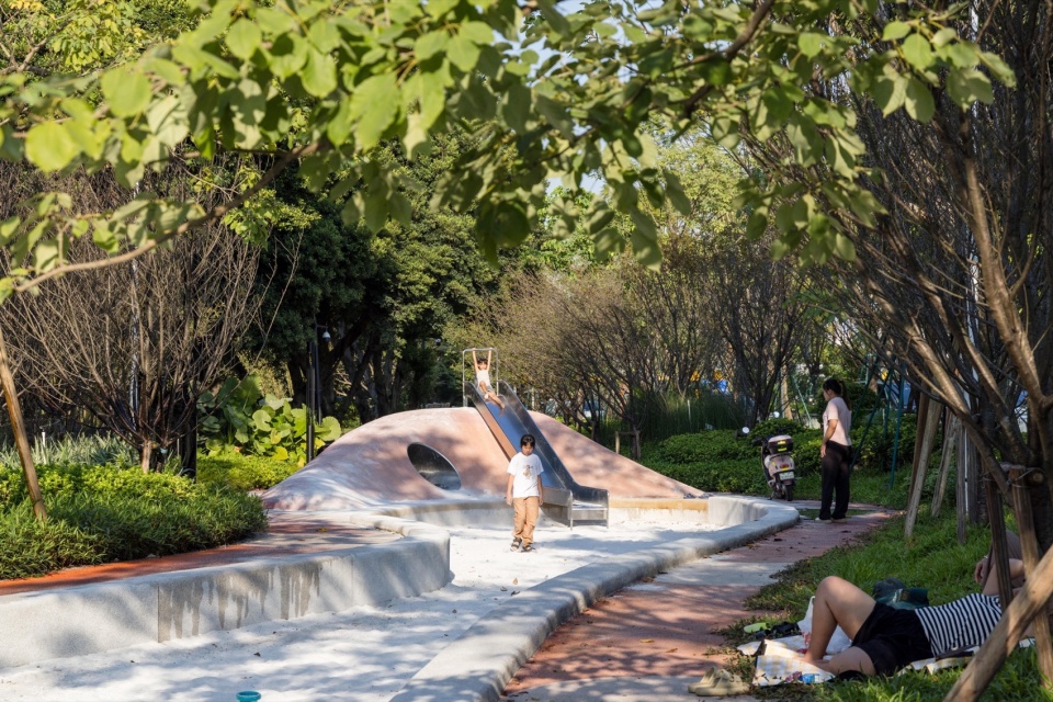 Guangzhou Huangpu New Town 101 Banyan Park by ROXin Design