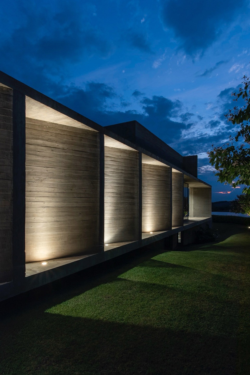 CASA PAULA by Luciano Kruk Arquitectos