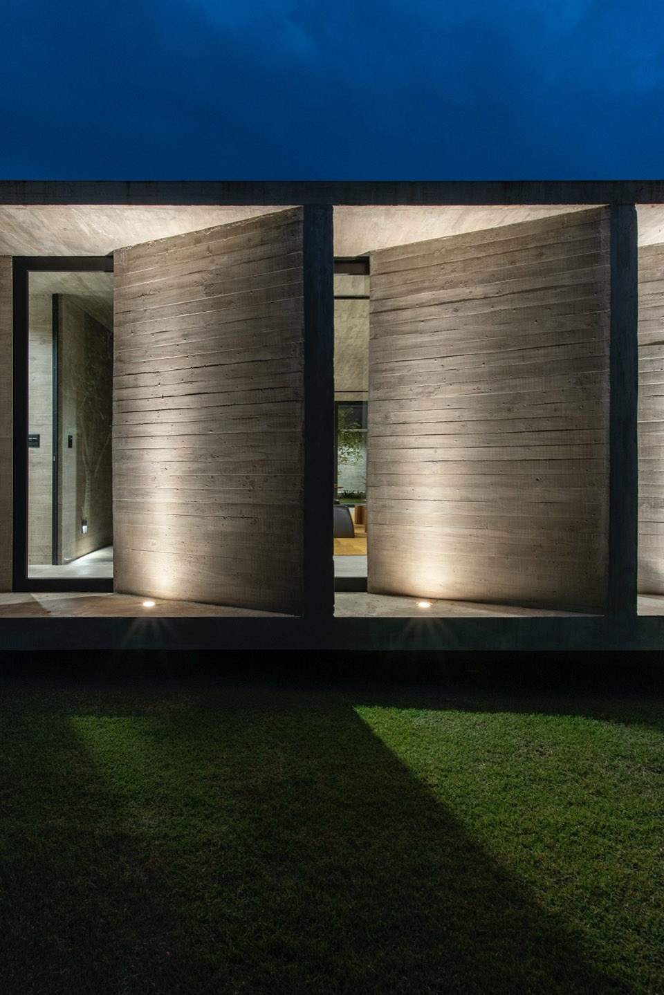 CASA PAULA by Luciano Kruk Arquitectos