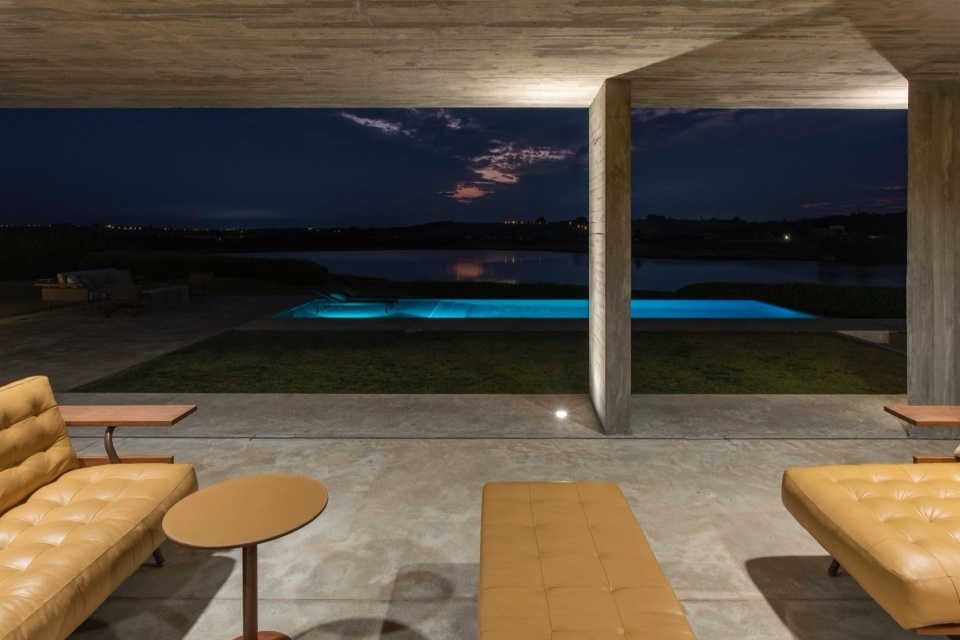 CASA PAULA by Luciano Kruk Arquitectos