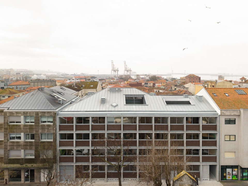 Edifício De Habitacao Multifamiliar Hintze Ribeiro By Helder Da Rocha Arquitectos