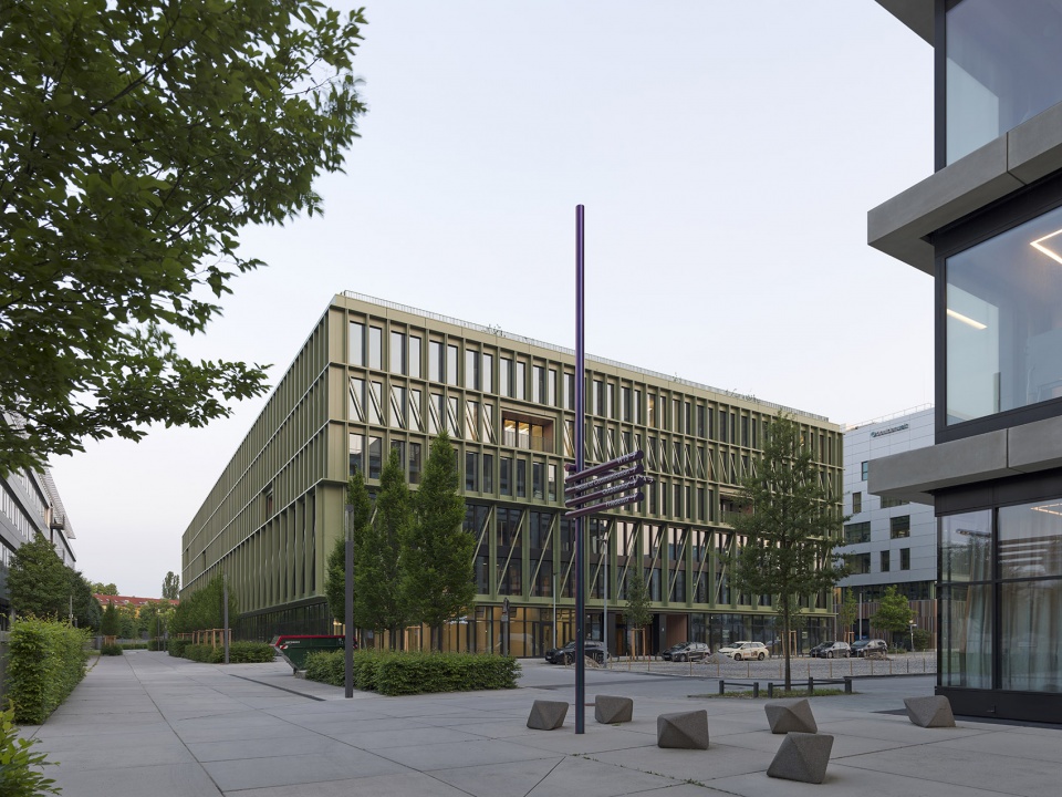 i8 office building by c f moller architects