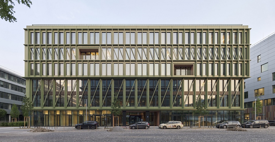 i8 office building by c f moller architects