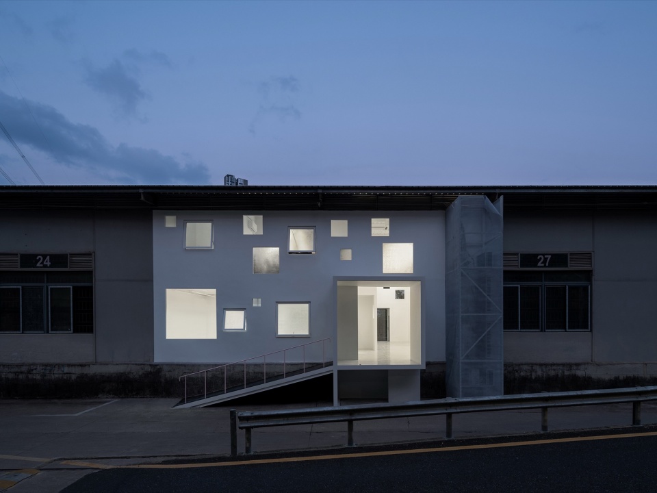apelron contemporary by aether architects archigress