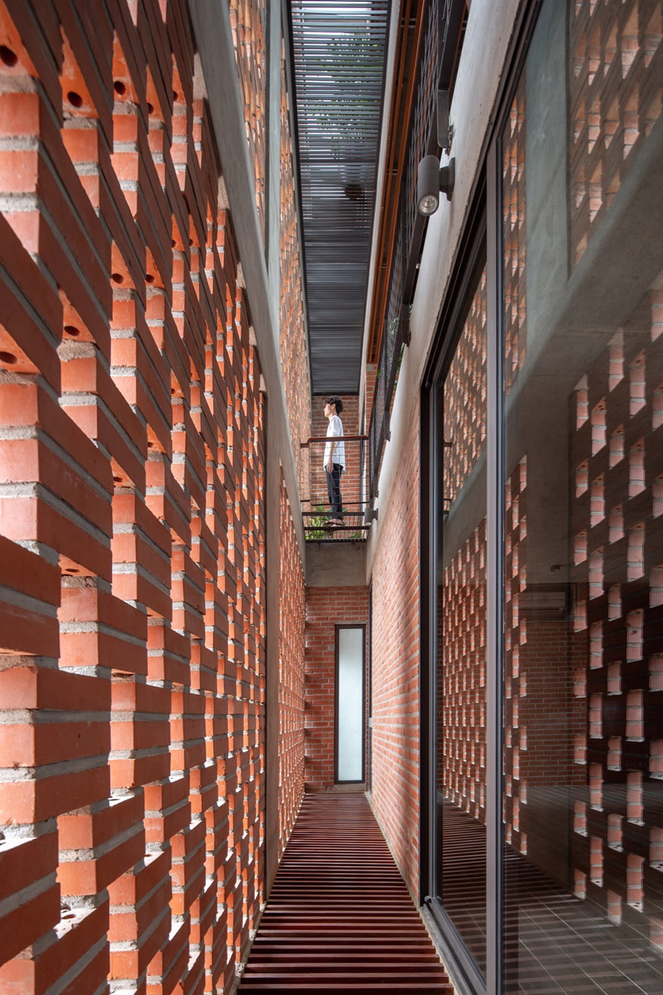 TROPICAL FLOW by HP Architects