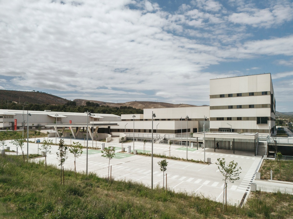 new ontinyent hospital by contell martinez arquitectos