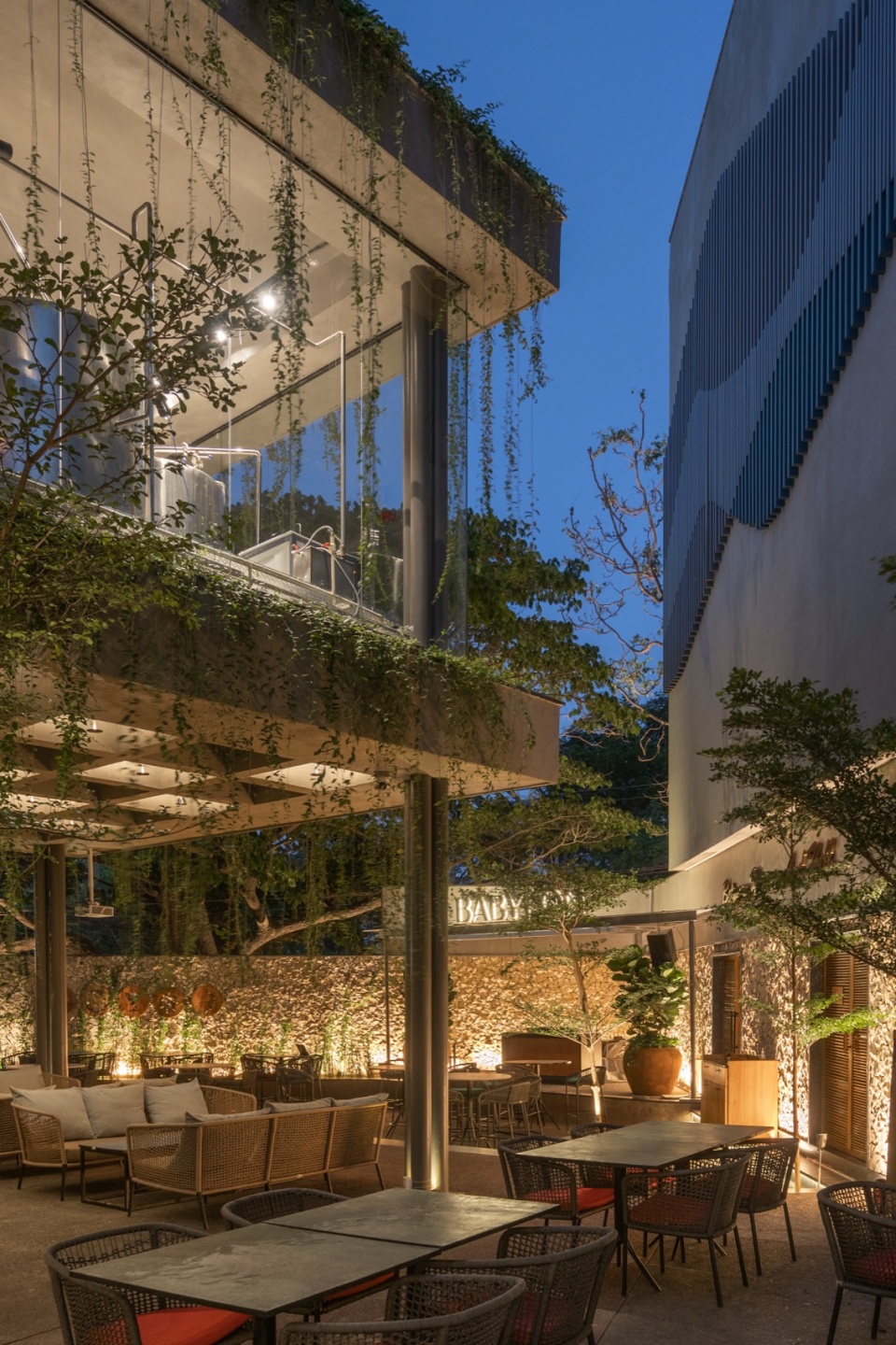 babylon bar kitchen by 23 degrees design shift