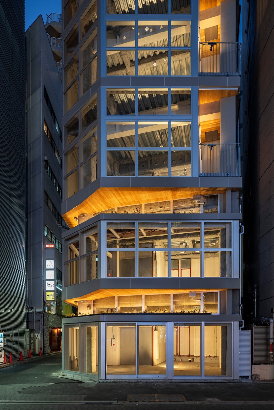 clerestory garden at naka ikebukuro park by key operation inc architects