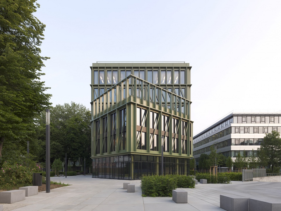 i8 office building by c f moller architects